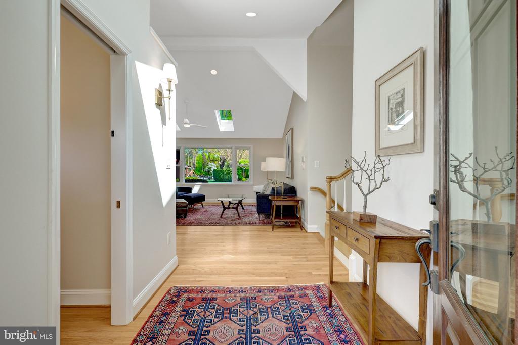2114 GALLOPING WAY