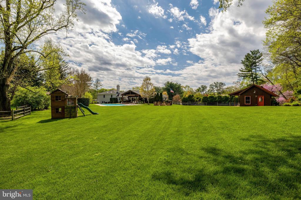2114 GALLOPING WAY