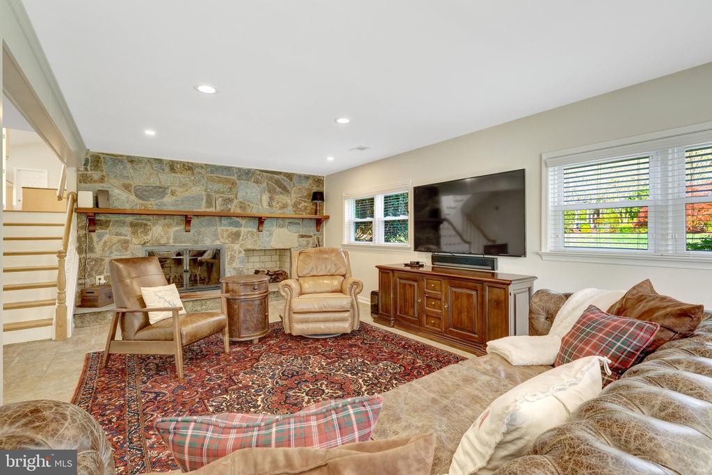 2114 GALLOPING WAY