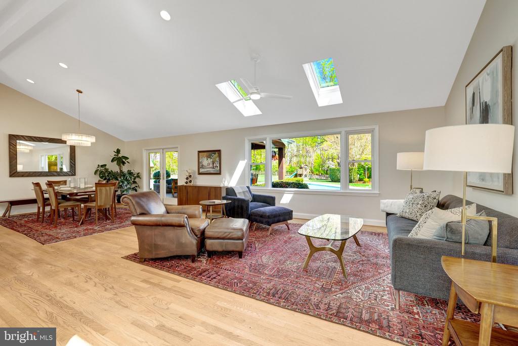 2114 GALLOPING WAY