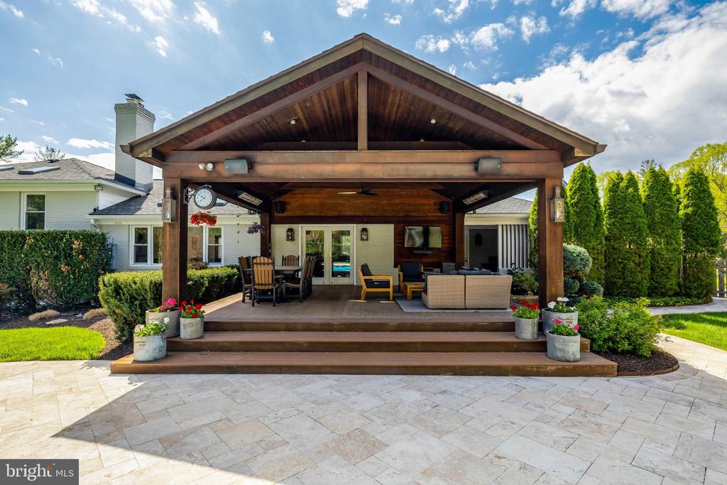 2114 GALLOPING WAY