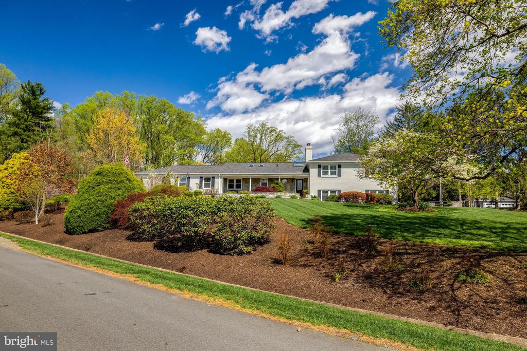 2114 GALLOPING WAY