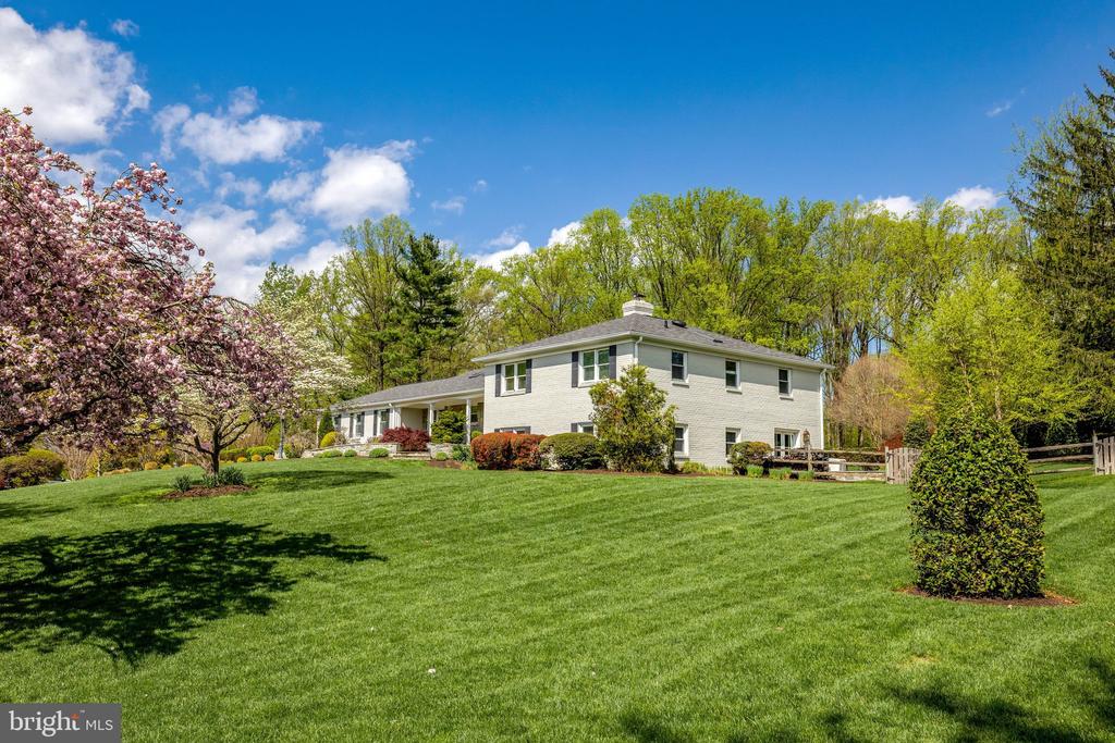 2114 GALLOPING WAY