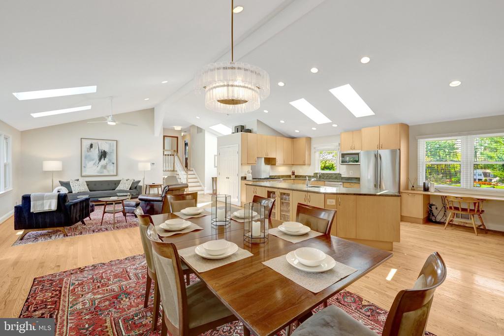 2114 GALLOPING WAY