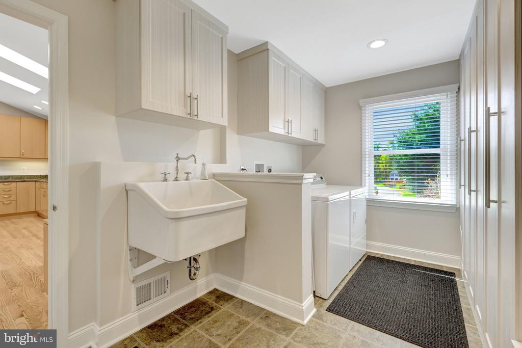 2114 GALLOPING WAY