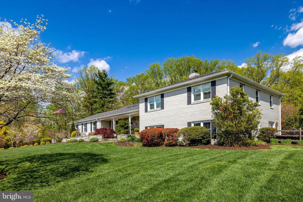 2114 GALLOPING WAY