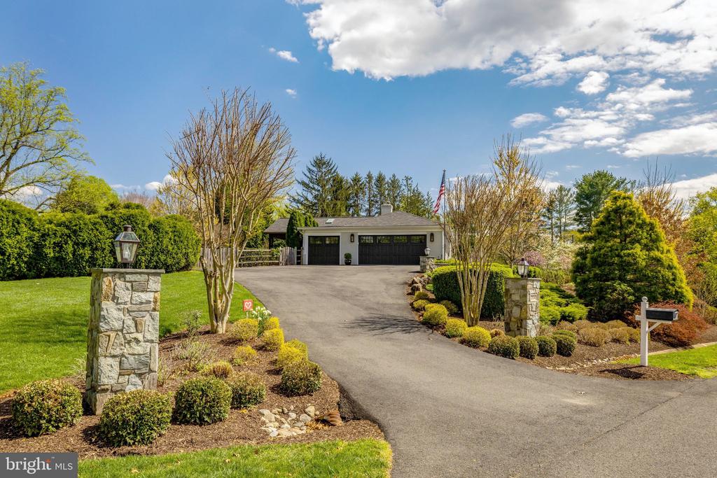 2114 GALLOPING WAY