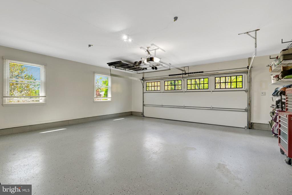 2114 GALLOPING WAY