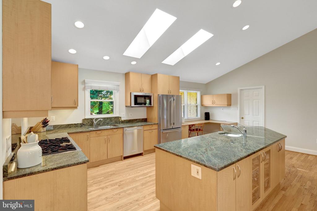 2114 GALLOPING WAY