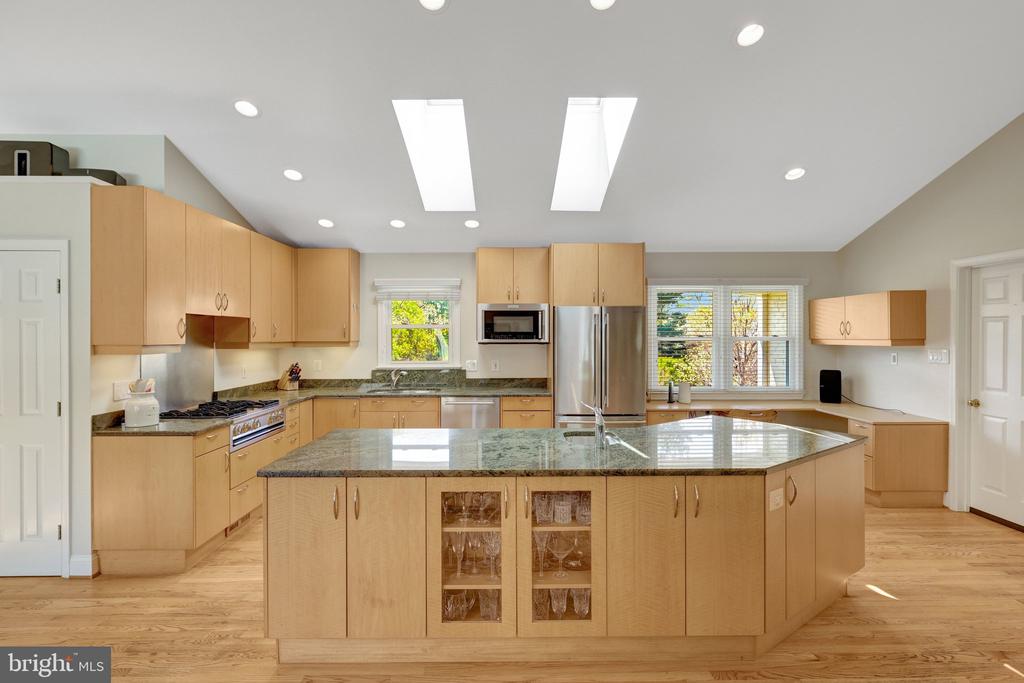 2114 GALLOPING WAY