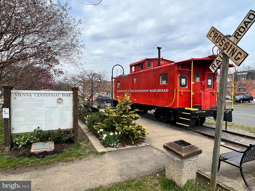 2114 GALLOPING WAY