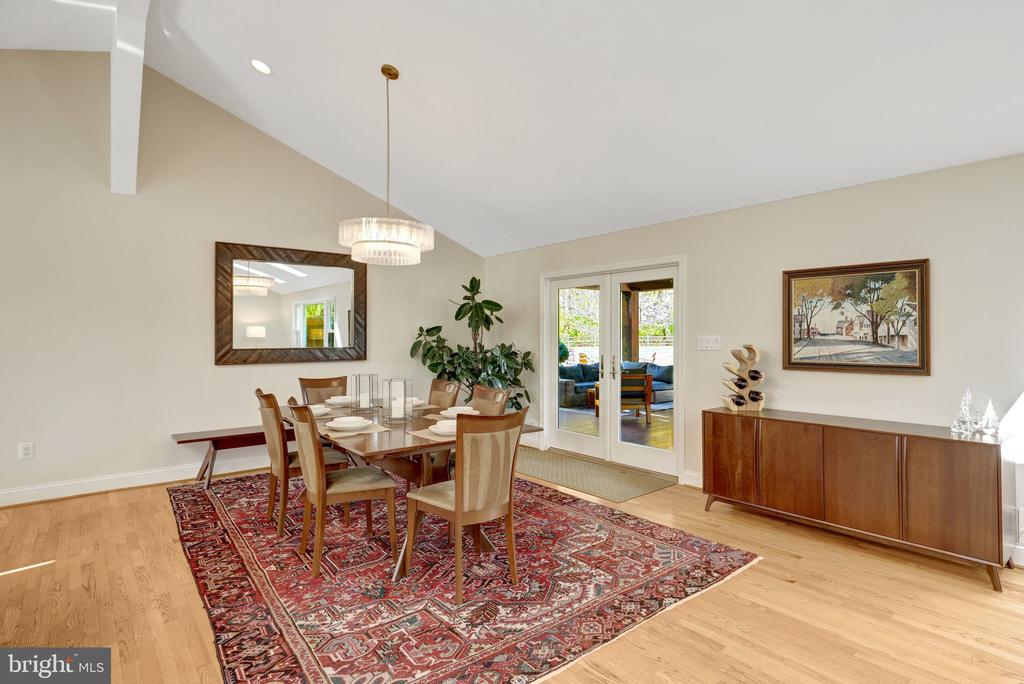 2114 GALLOPING WAY