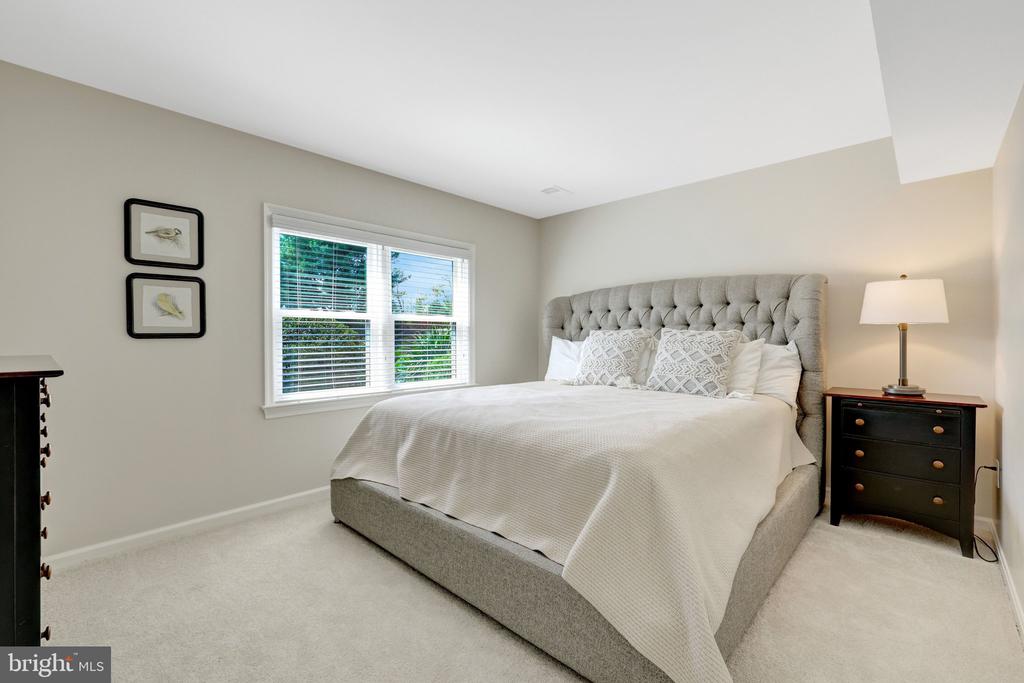 2114 GALLOPING WAY