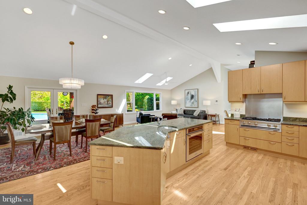 2114 GALLOPING WAY