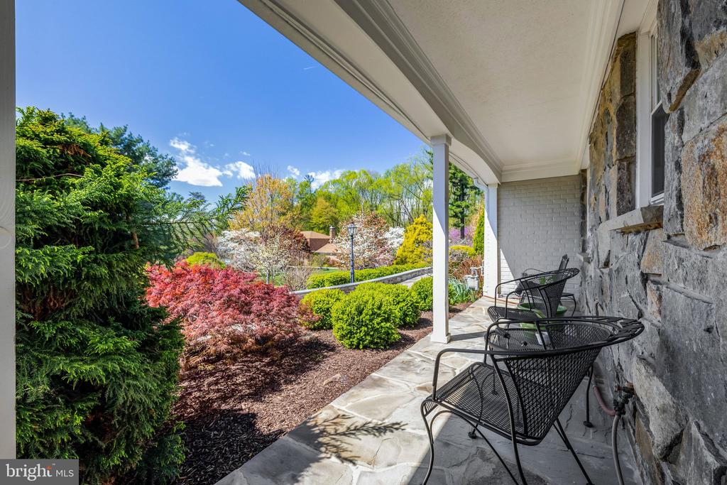 2114 GALLOPING WAY