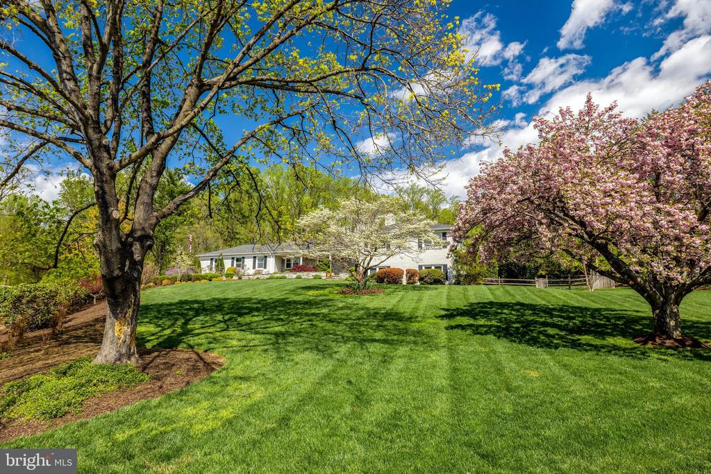 2114 GALLOPING WAY