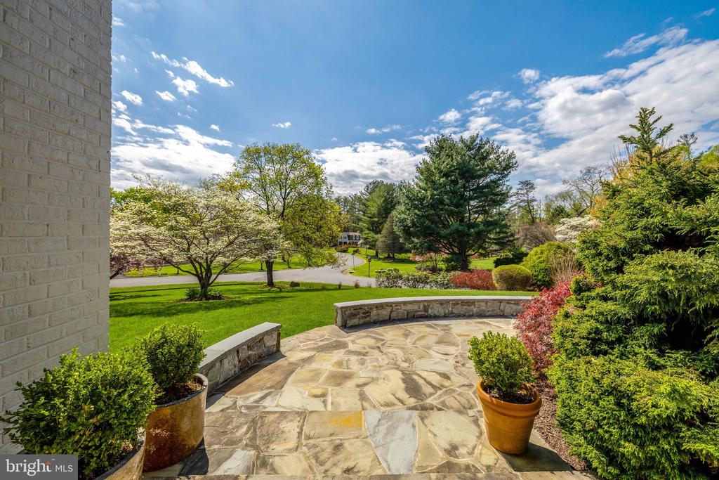 2114 GALLOPING WAY