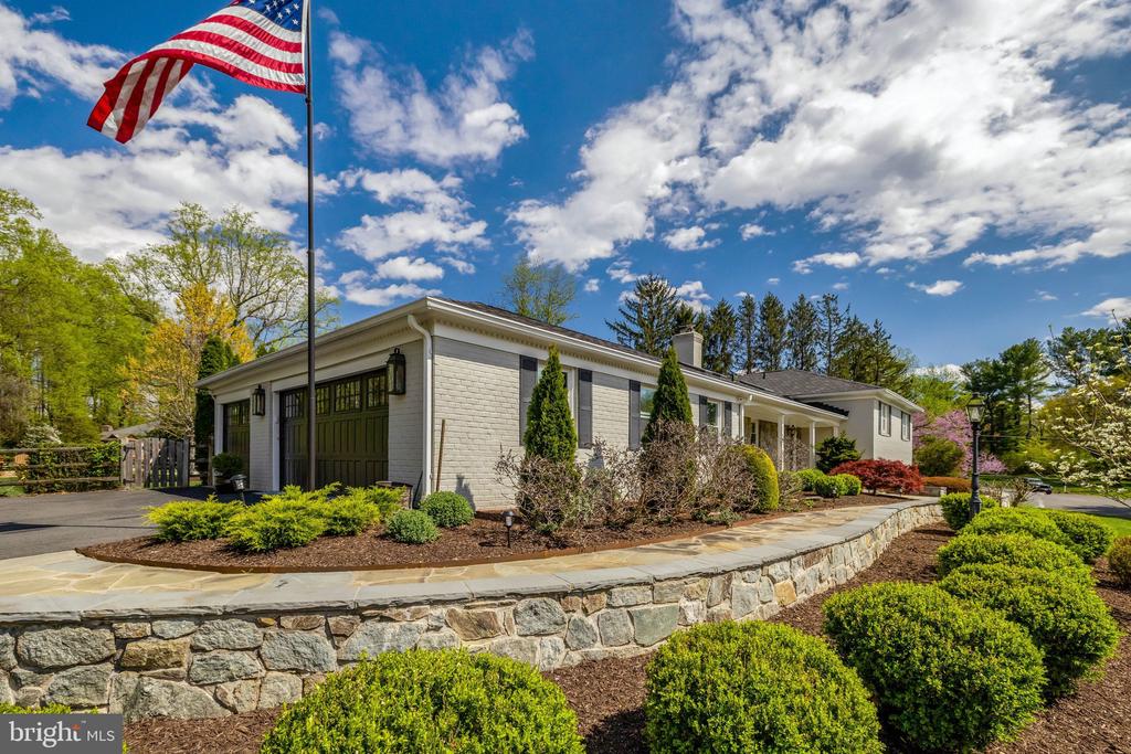 2114 GALLOPING WAY
