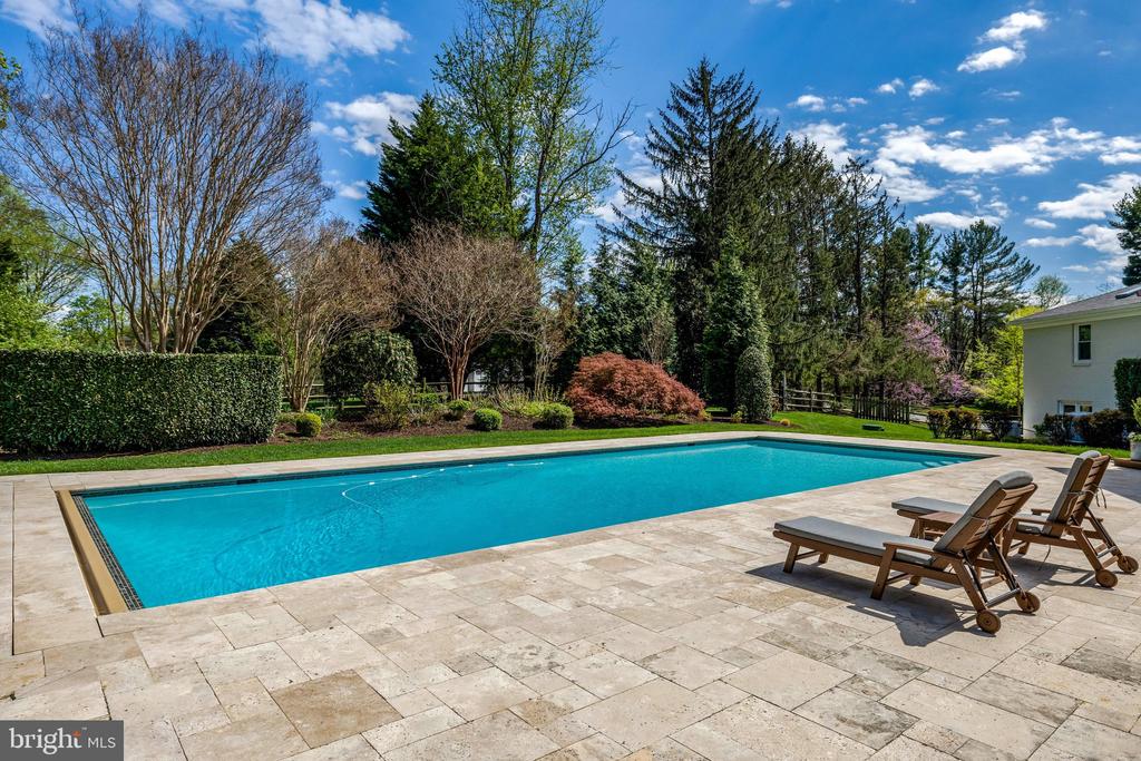 2114 GALLOPING WAY