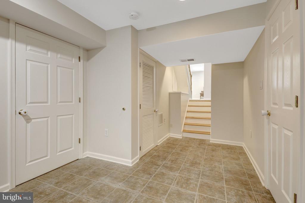 2114 GALLOPING WAY