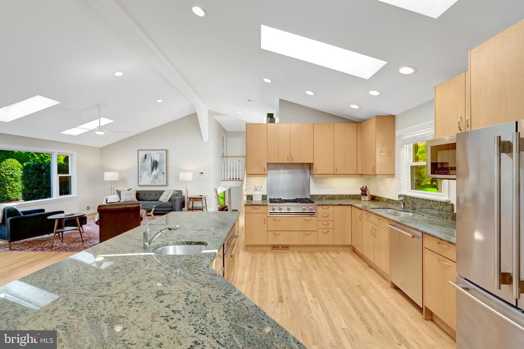 2114 GALLOPING WAY
