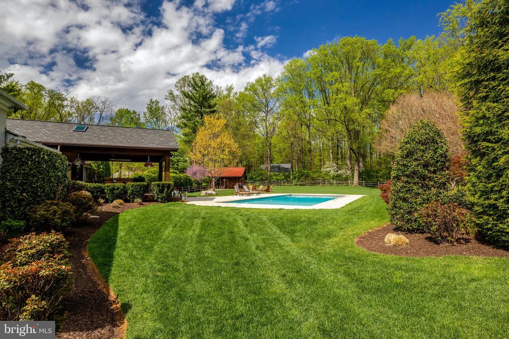 2114 GALLOPING WAY