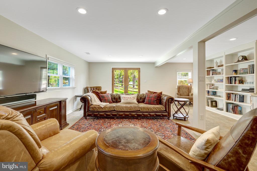 2114 GALLOPING WAY