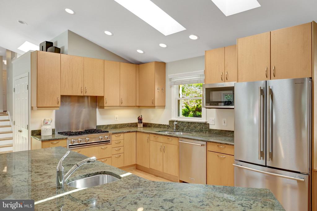 2114 GALLOPING WAY