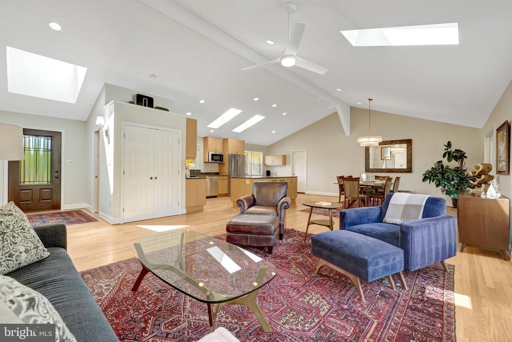 2114 GALLOPING WAY