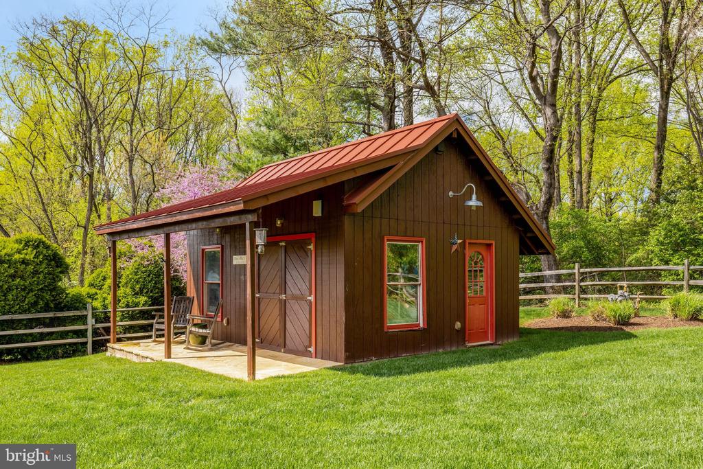 2114 GALLOPING WAY