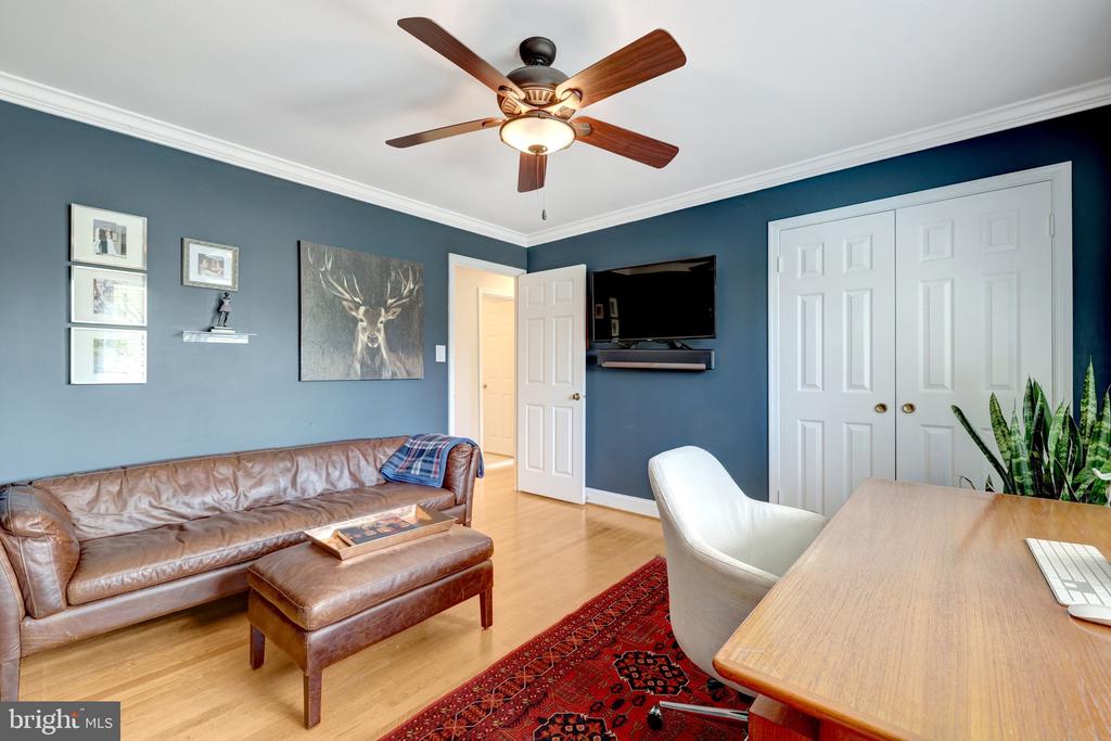 2114 GALLOPING WAY