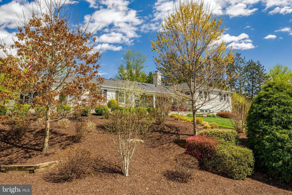 2114 GALLOPING WAY