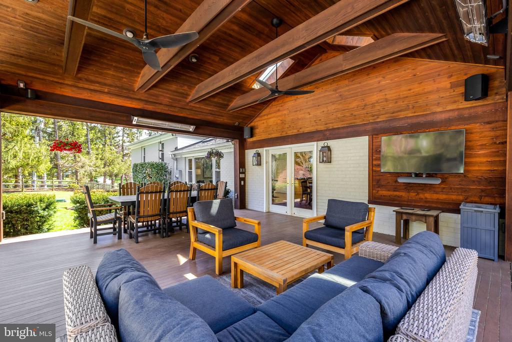 2114 GALLOPING WAY