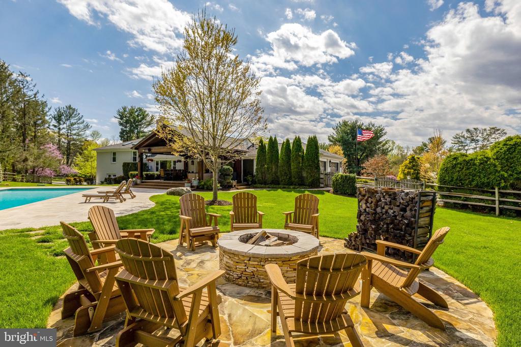 2114 GALLOPING WAY
