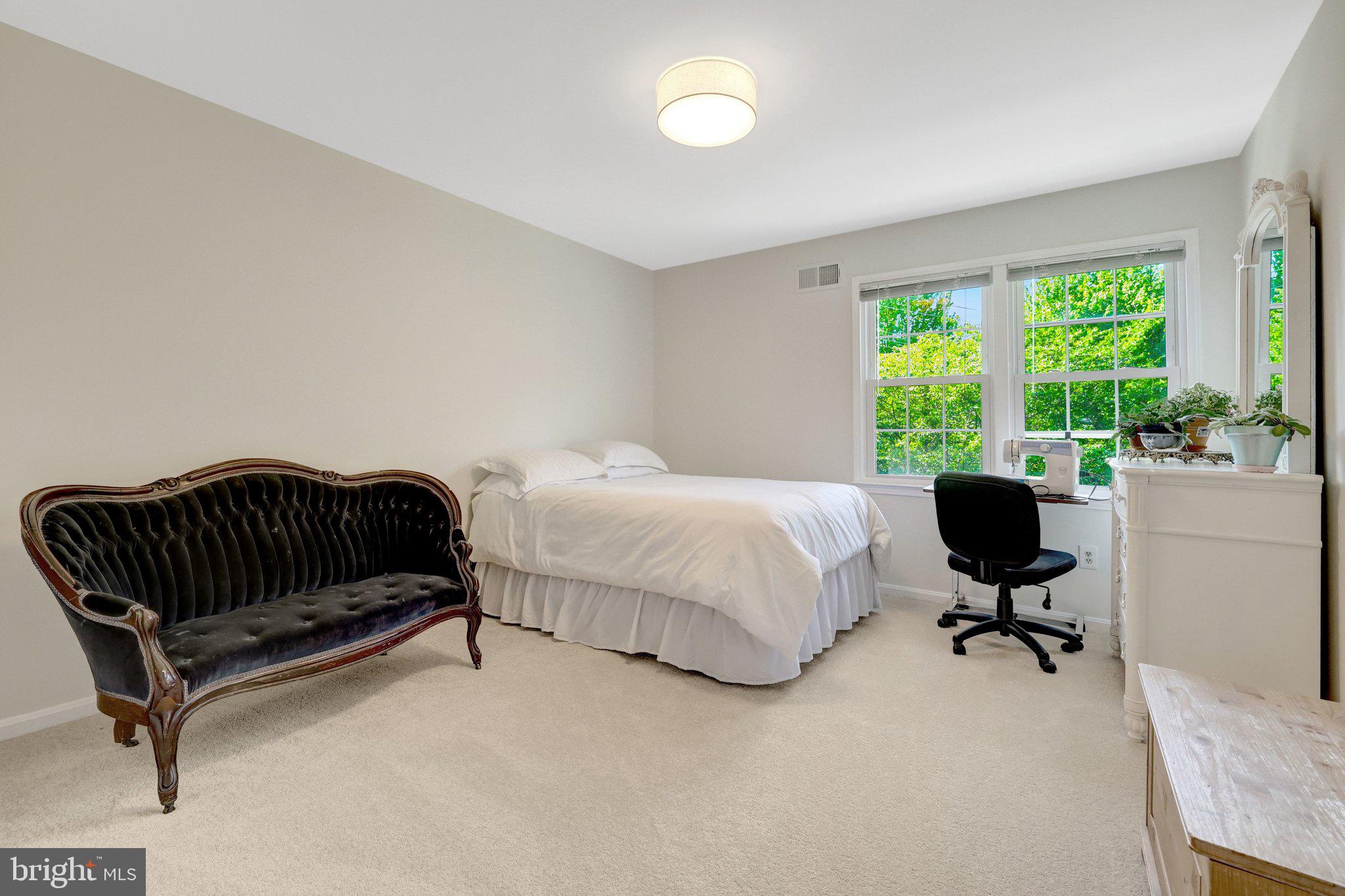 502 WOODLAND COURT NW