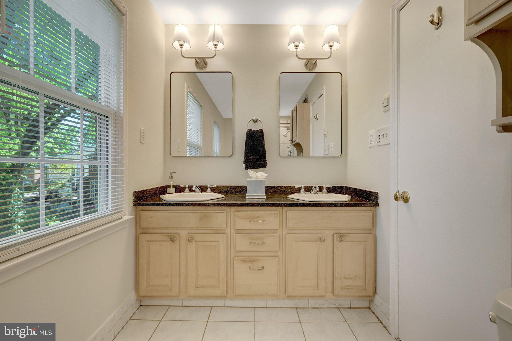 502 WOODLAND COURT NW