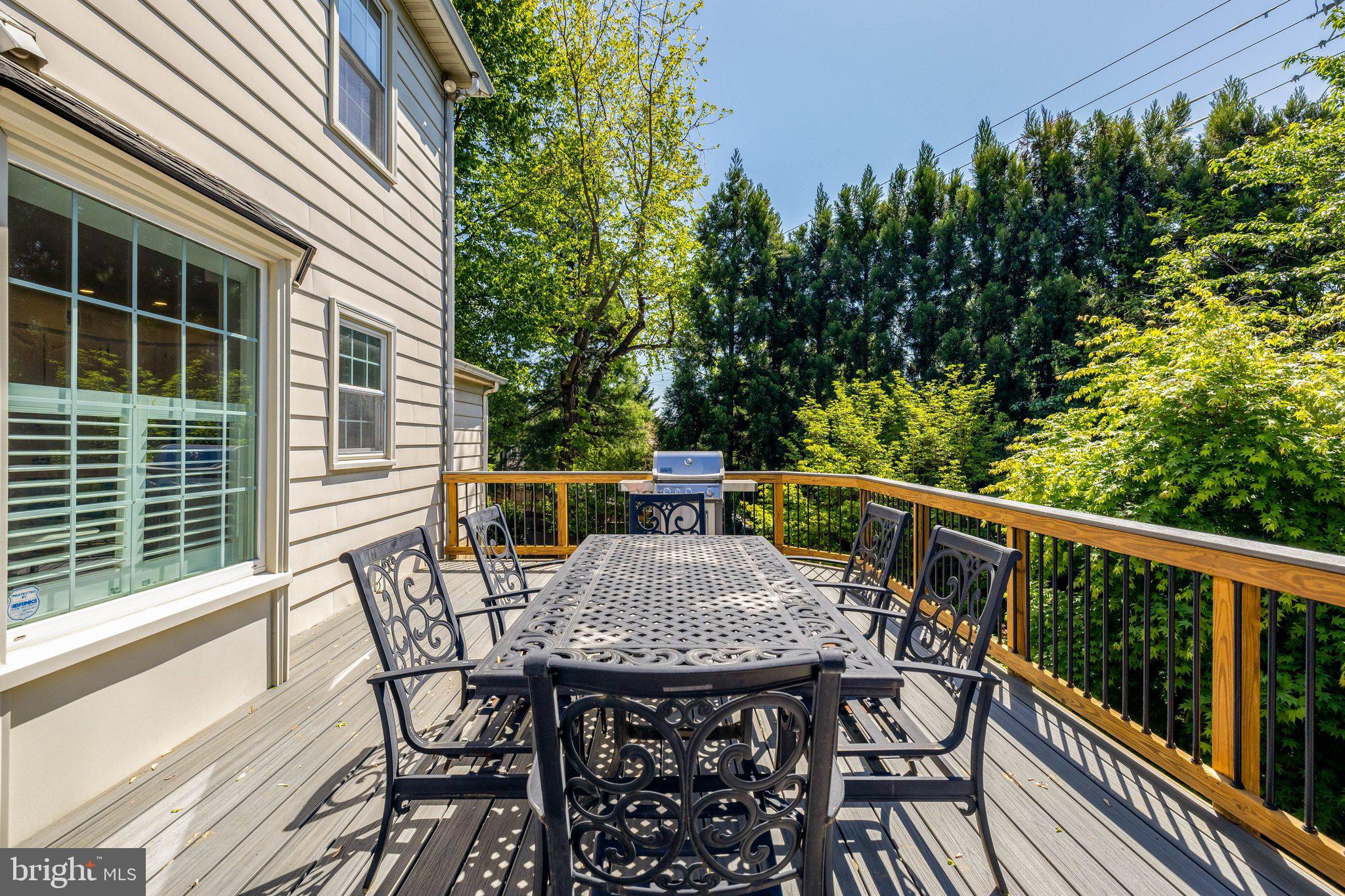 502 WOODLAND COURT NW