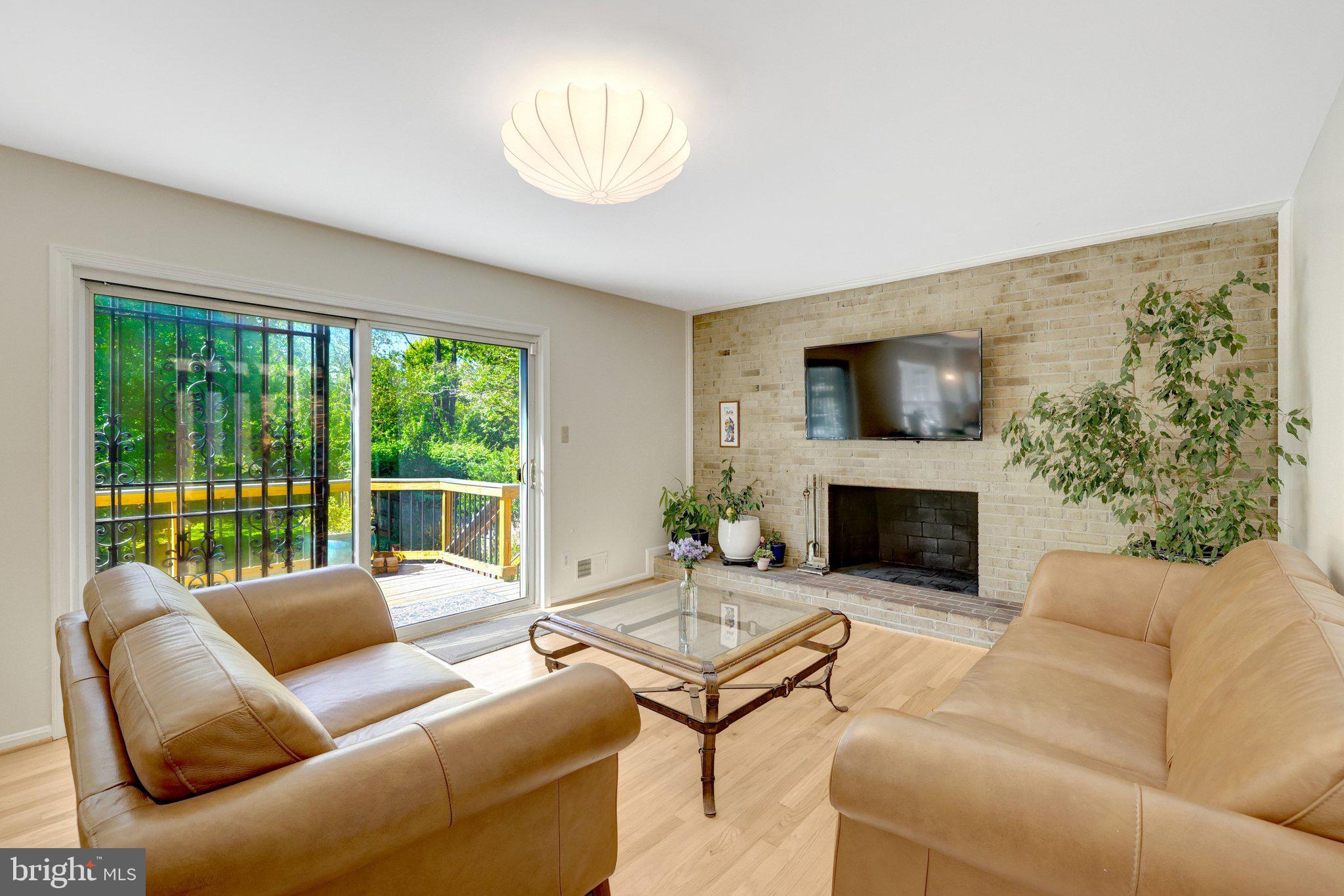 502 WOODLAND COURT NW