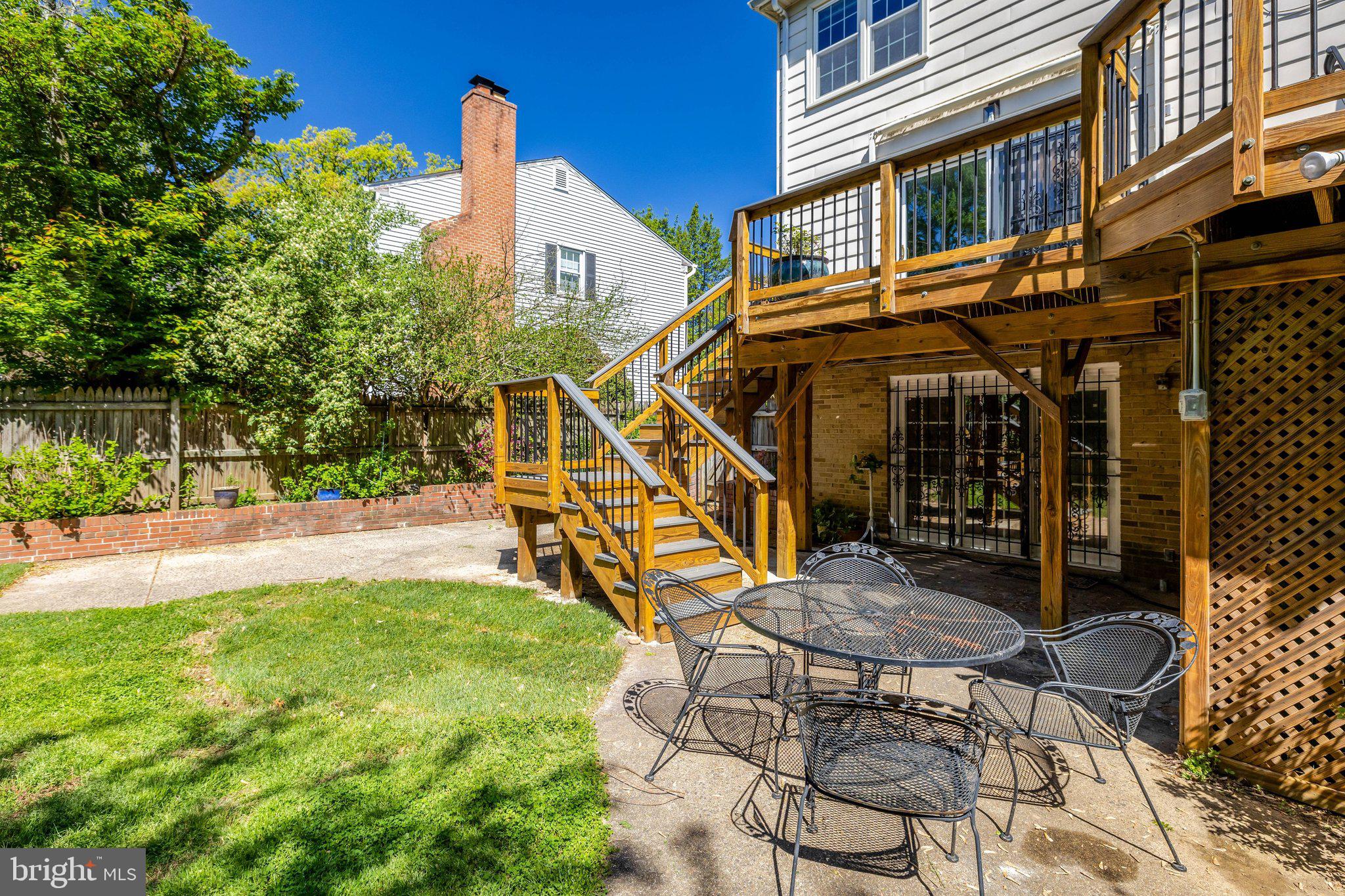 502 WOODLAND COURT NW