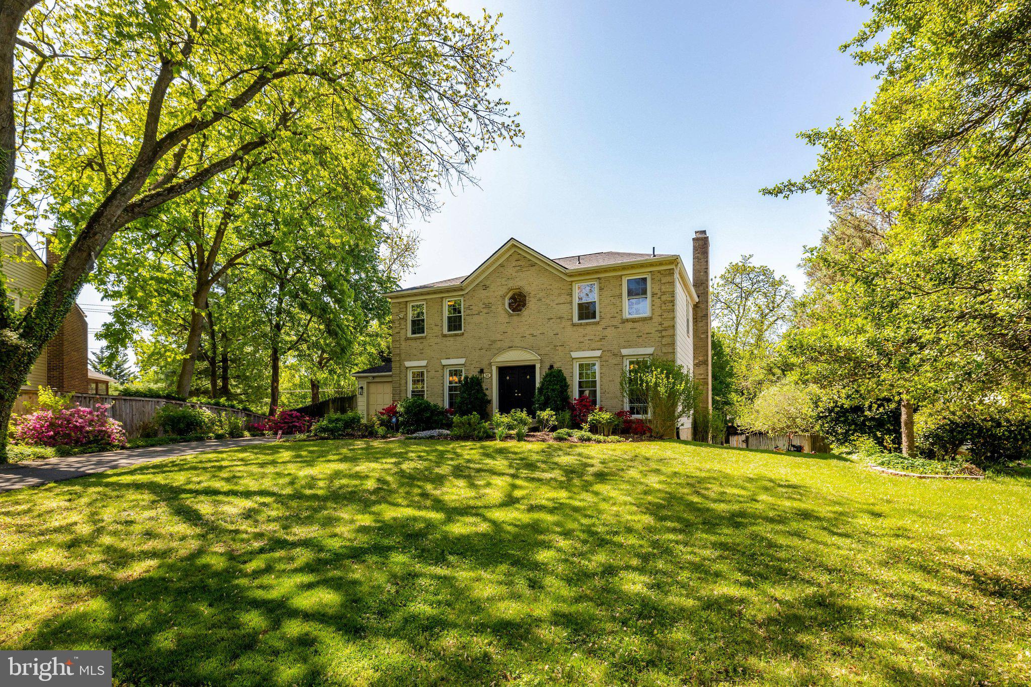 502 WOODLAND COURT NW