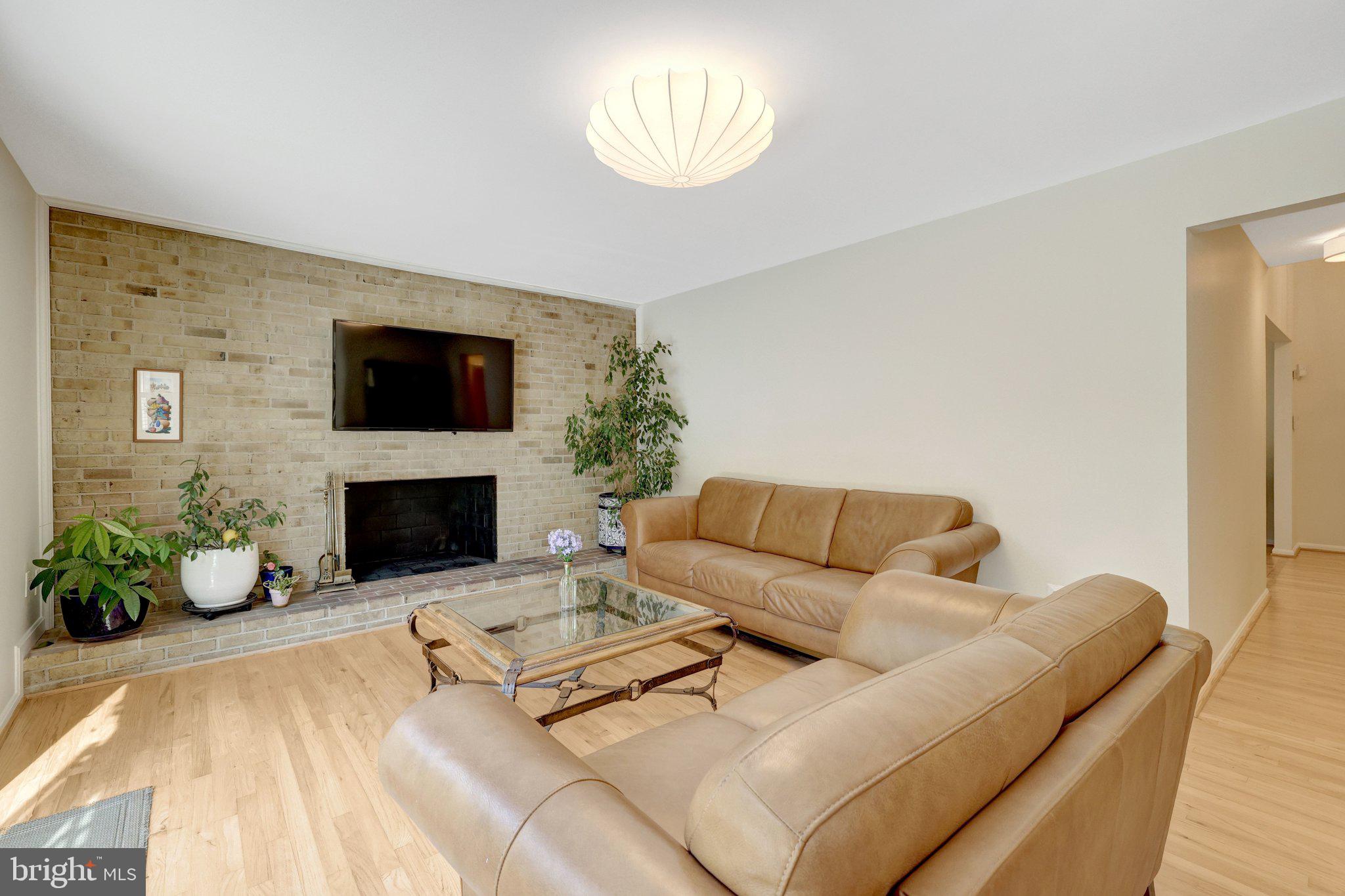 502 WOODLAND COURT NW