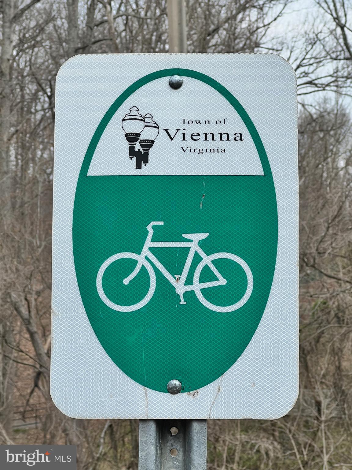 502 WOODLAND COURT NW