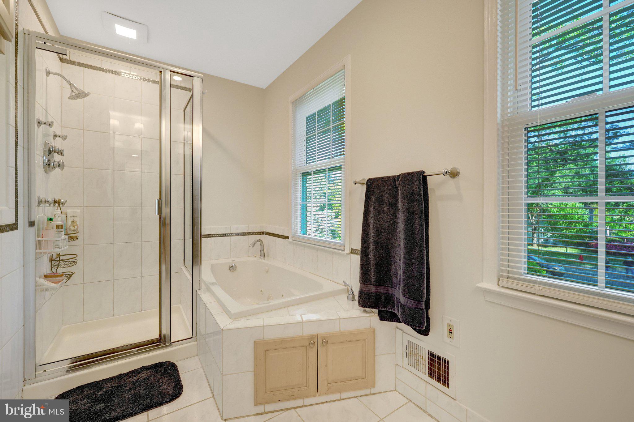 502 WOODLAND COURT NW