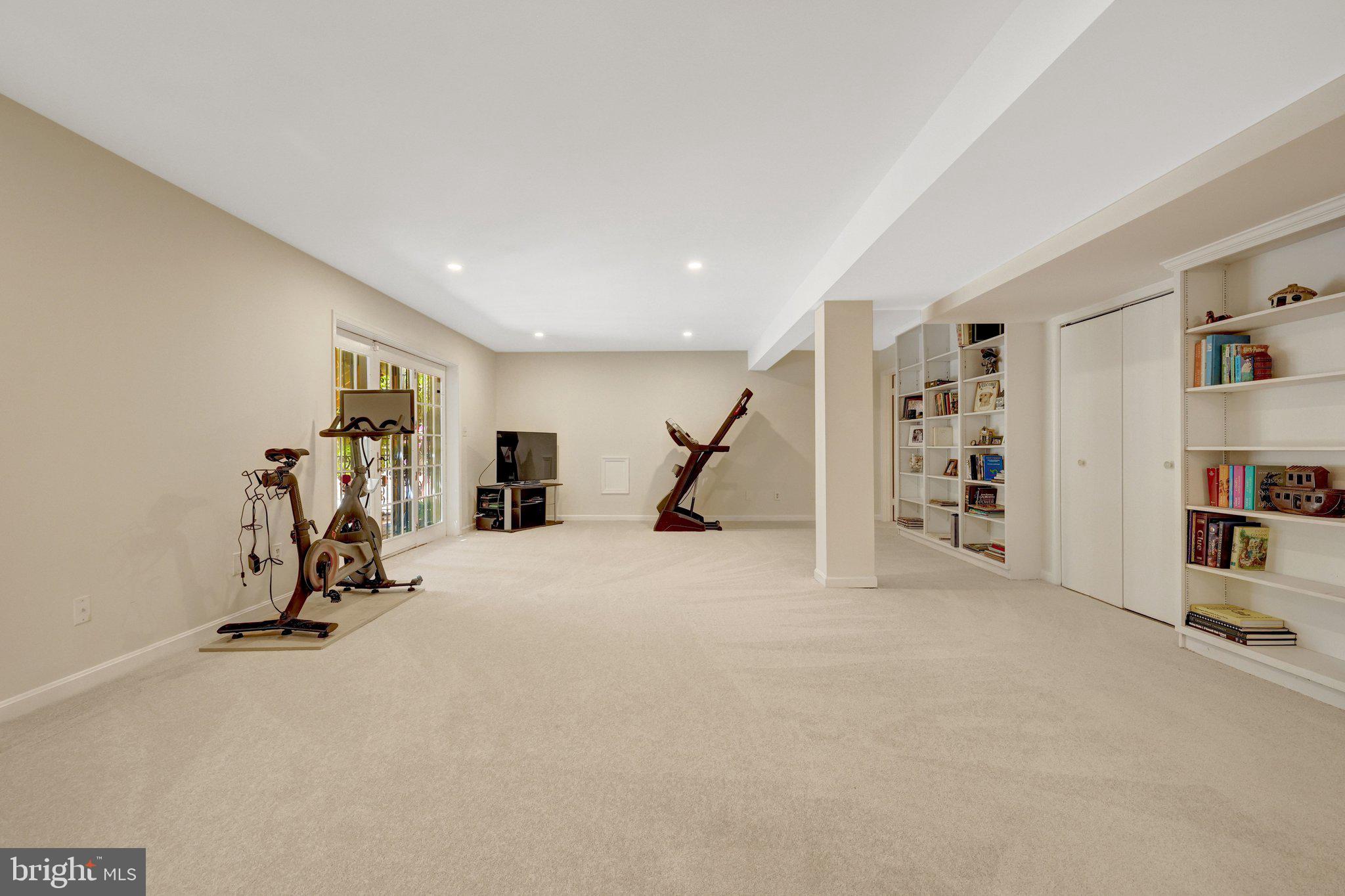 502 WOODLAND COURT NW