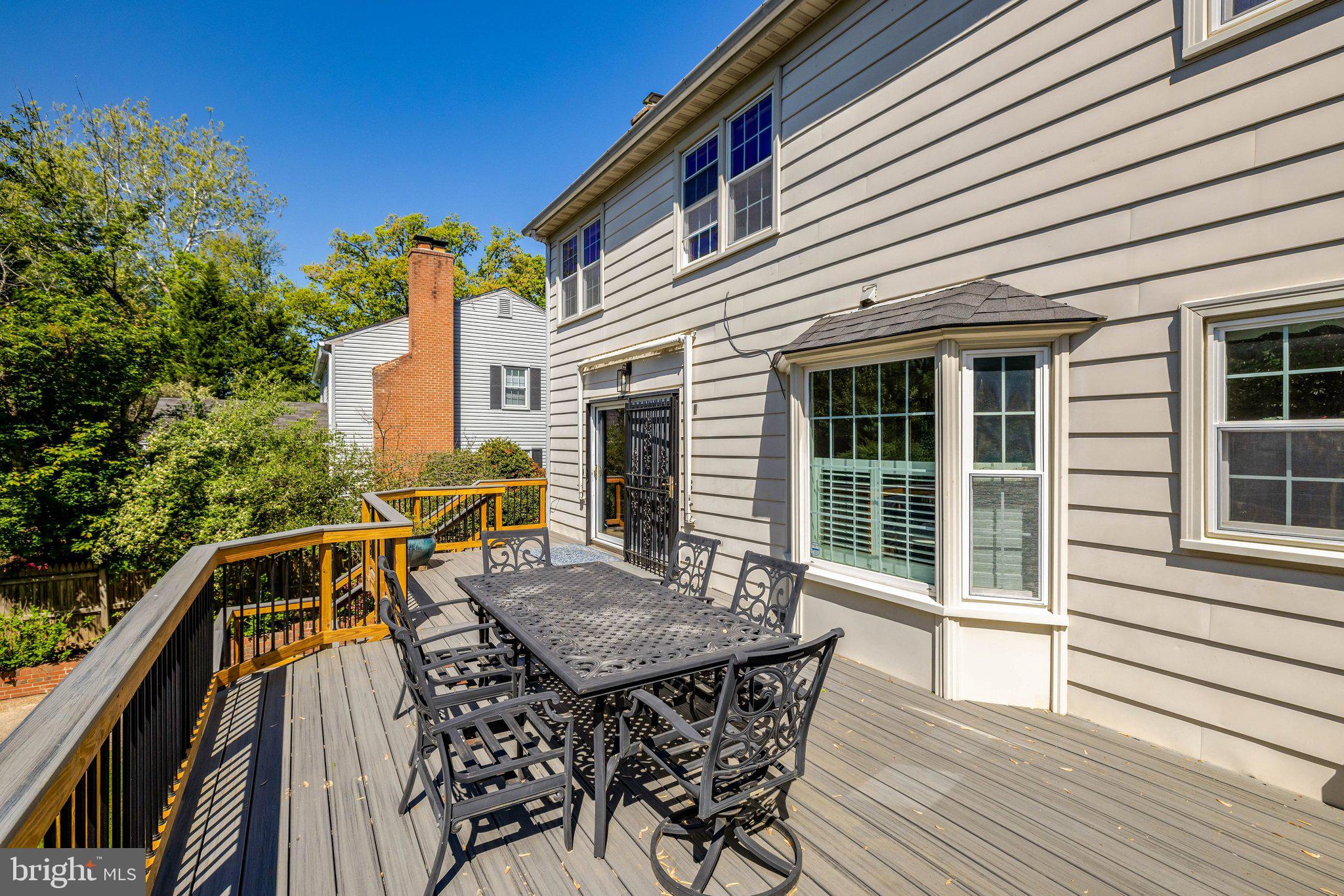 502 WOODLAND COURT NW