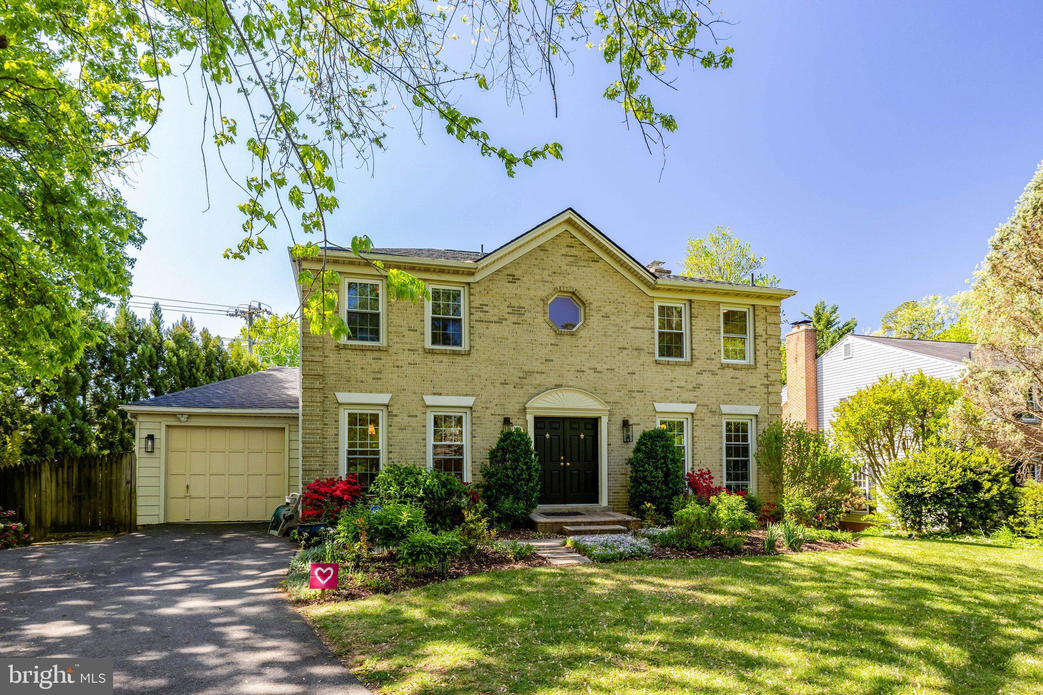 502 WOODLAND COURT NW