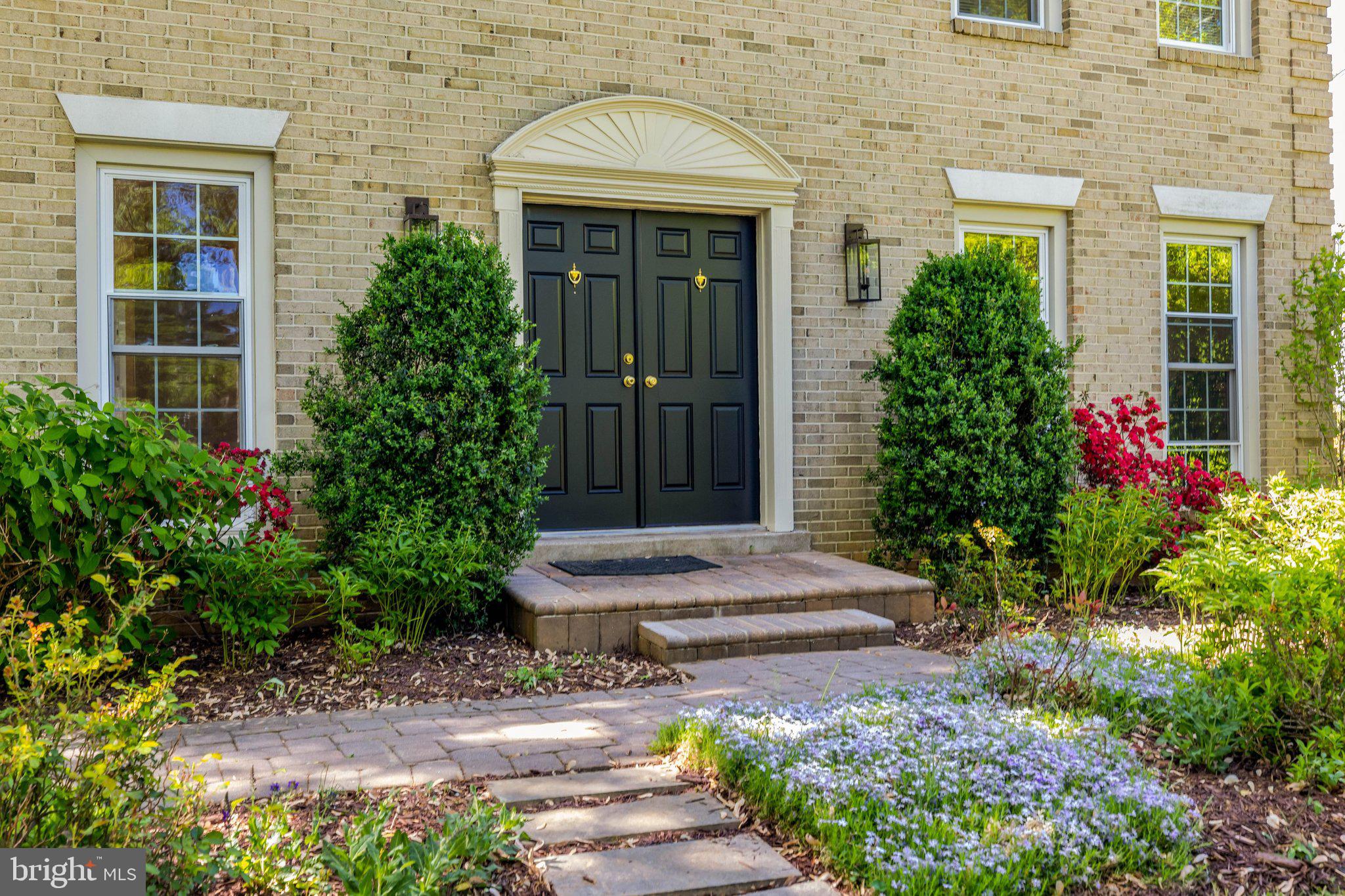 502 WOODLAND COURT NW