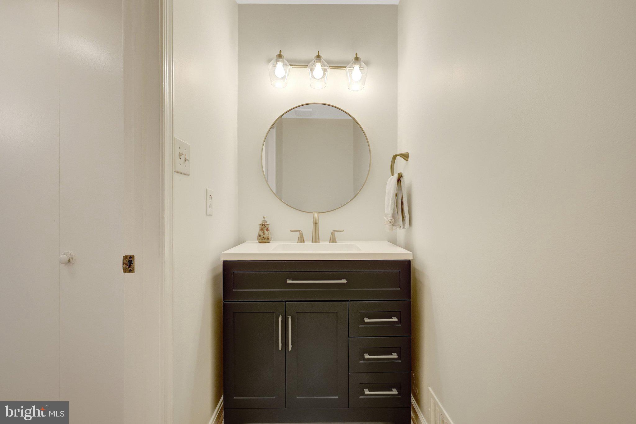 502 WOODLAND COURT NW