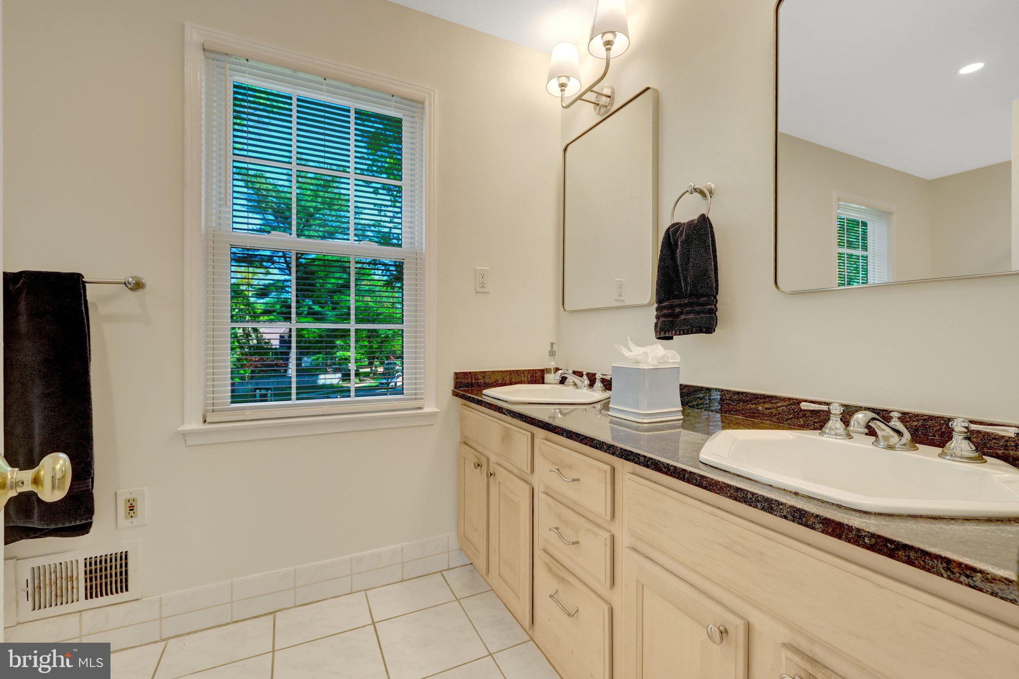 502 WOODLAND COURT NW