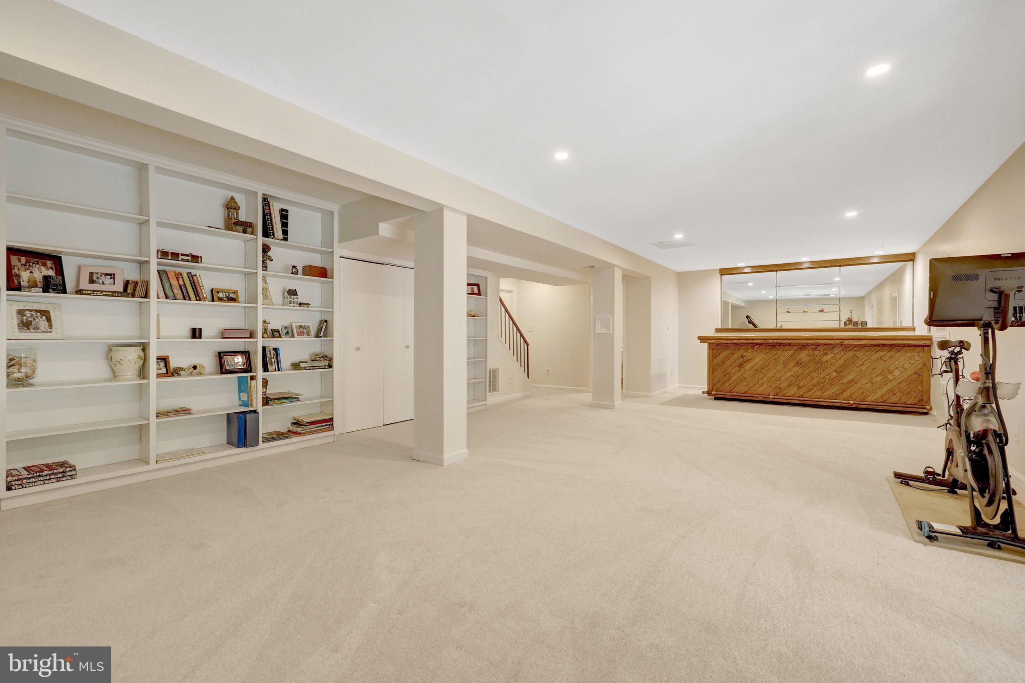 502 WOODLAND COURT NW